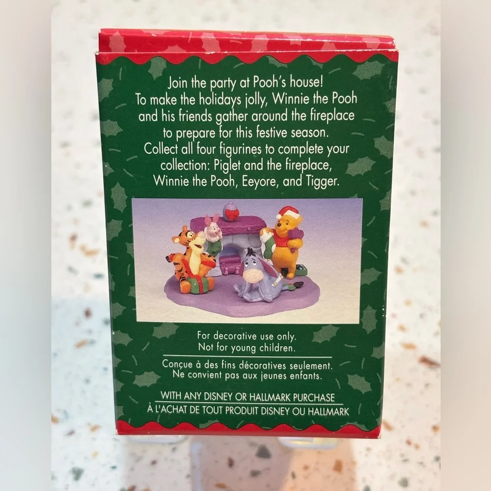 Hallmark Merry Miniatures‎ 1999 Winnie the Pooh Figurine Christmas at Pooh’s